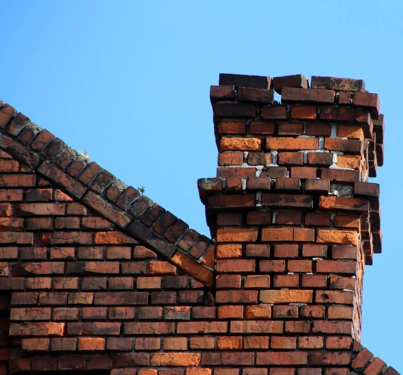 Damaged chimney on an Lincoln home showing cracks and missing mortar
